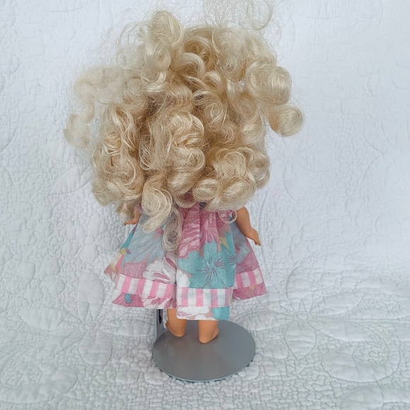 Vogue Doll - Picture 2 of 5